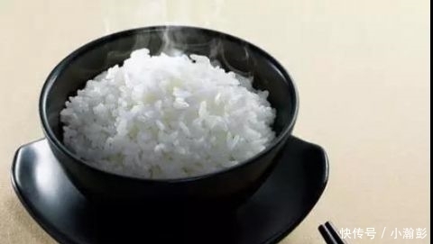 粒粒|蒸米饭，万万不要只加清水！饭店厨师教的绝招，米饭出锅粒粒飘香