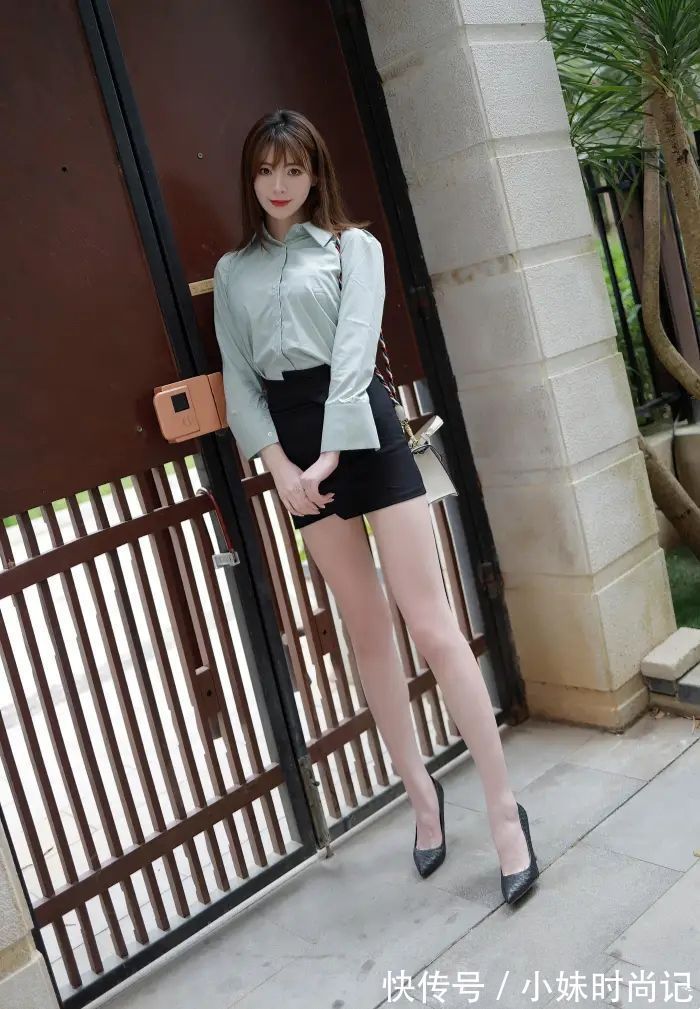 皮肤|莫奈绿色衬衫可盐可甜,衬得皮肤白皙有气质,配黑色短裙大方优雅