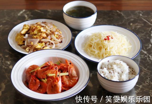 蛤蜊蒸蛋|母女仨的午餐,瞬间走红朋友圈,网友:难怪孩子个高体形匀称