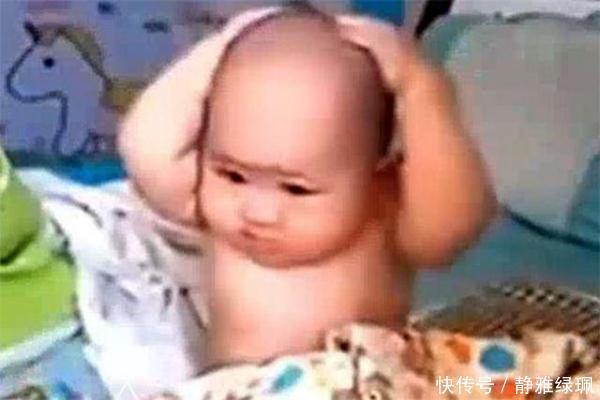妈妈趁宝宝睡着给宝宝剃了个光头,宝宝醒来后的行为,妈妈乐了