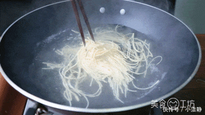 白菜这样搭最妙!不加一点肉,随手一卷,鲜美又解腻