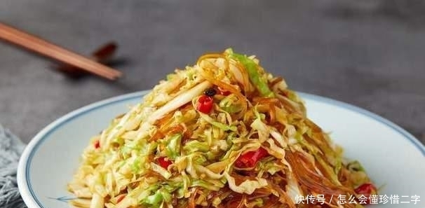 炒粉丝,焯水后直接炒是错的,少了一步,难怪结团又粘锅,不入味