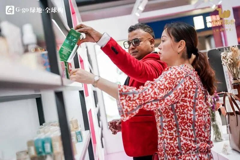 放大进博会溢出效应 进博商品集市在徐汇绿地缤纷城启幕