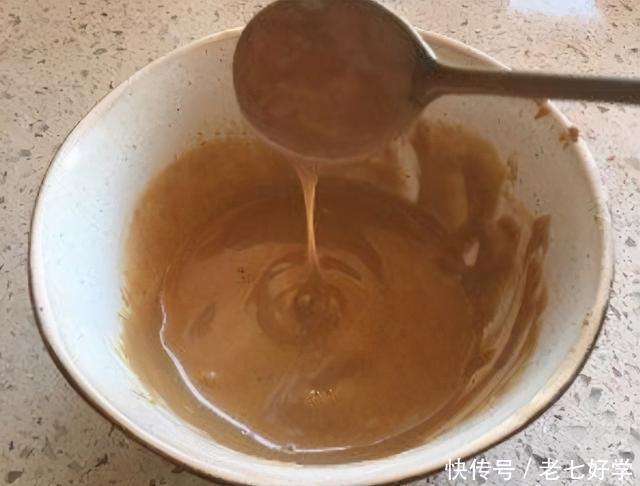 冬天，我家常做的菜，拌一拌煎一煎，出锅切块，