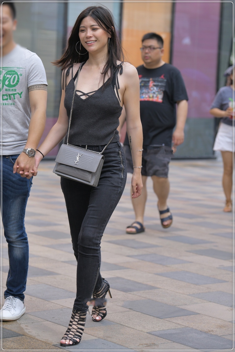 吃饭|美女街拍:确认过眼神,你是对的人,怎么会有如此优雅的少女啊,一起吃饭吧