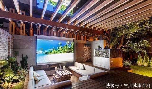 防雨庭院|庭院设计两个防雨庭院,有玻璃廊架的防雨庭院,如客厅般的花园!