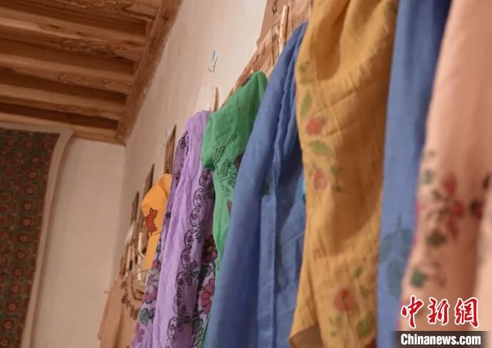 维吾尔族|新疆英吉沙“模戳土印花布”：传统手艺记录生活之美