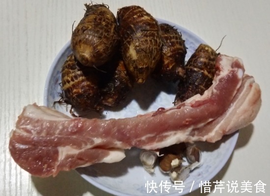 我做了一盘蒸菜,有菜有肉,老公都吃嗨了,三天两头准做一盘