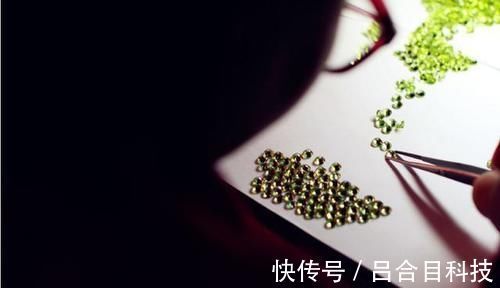 绿宝石|我国最大的绿宝石矿,原石遍地都是,随便你搬你都搬不完