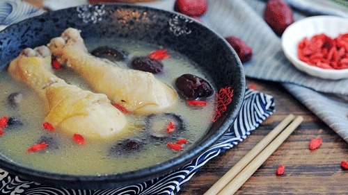 鸡汤|炖鸡汤别傻傻放那么多调味料,只放这一味,鸡汤原汁原味,贼好喝