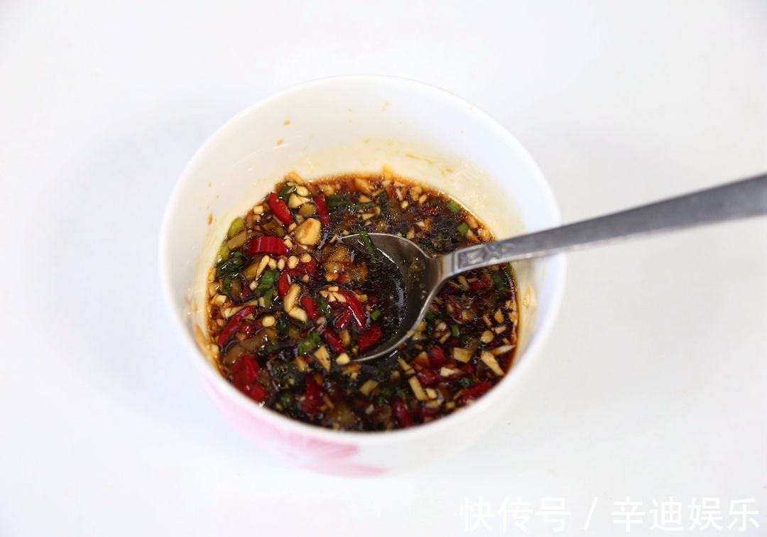 菜肴|豆腐又出好新做法!5分钟、5块钱,不开火,夏日最美菜肴,真好吃