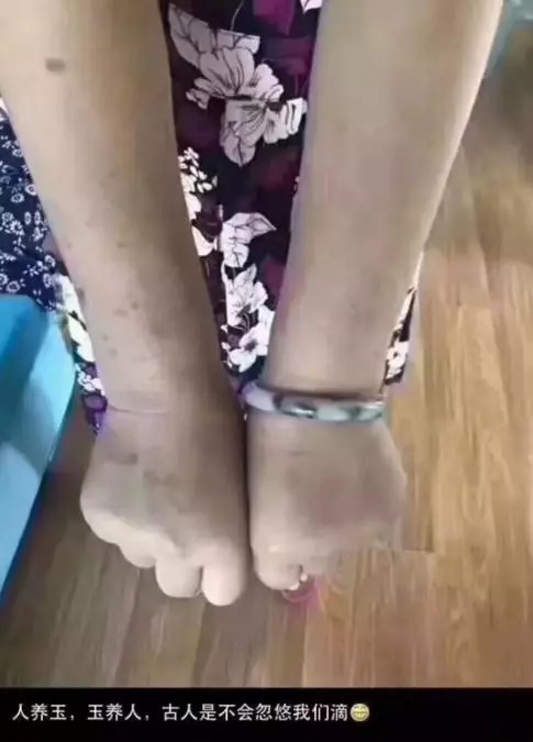 玉镯|手镯戴的对,年轻20岁,中国女人一定要有一只玉镯!