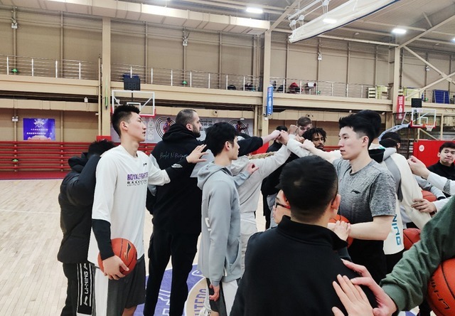 开练|北控男篮官宣!球队正式开练,廖三宁替身确定,马布里信任新人