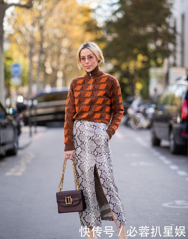 毛衣|冬季毛衣+半裙的8种搭配示范,演绎轻熟女人魅力,浪漫又优雅