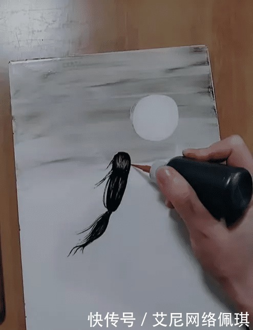 墨水|网友用“一滴墨水”画画,成果出来的时候,终于知道什么叫做王者