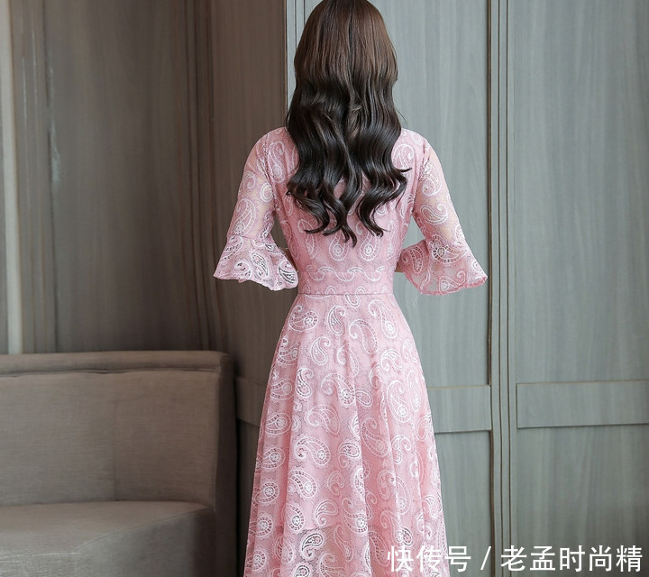 不得不说: 这秋衫的确漂亮, 适合各种身材女人, 气质高雅减龄