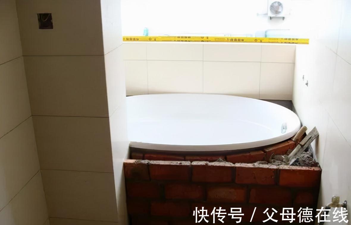 为了省钱,二货老婆非要自己砌个浴缸,看到效果笑岔气!