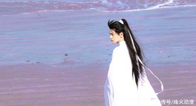 谢怜|《天官赐福》谢怜发型的进阶之路，网友:还是鹿晗的更美观