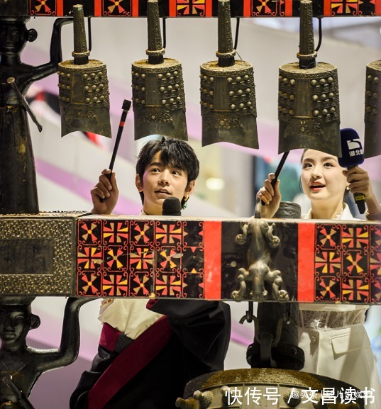 丁真@文化输出才是真顶流!李子柒穿中式长裙,“丁真的世界”让人向往