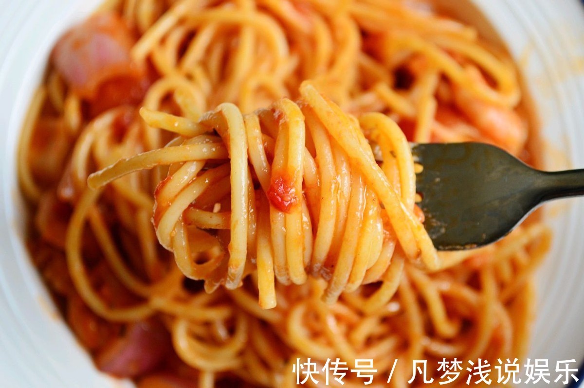 吃西餐|酸酸甜甜,茄汁甜虾意面,学会它,在家也能快速吃西餐!