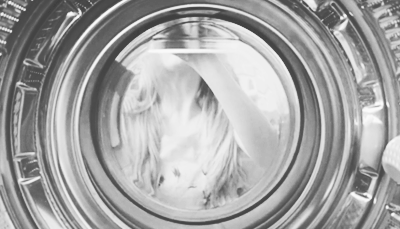 百洁布|洗衣服时不小心把卫生纸洗了？教你一招，轻松去除碎纸屑