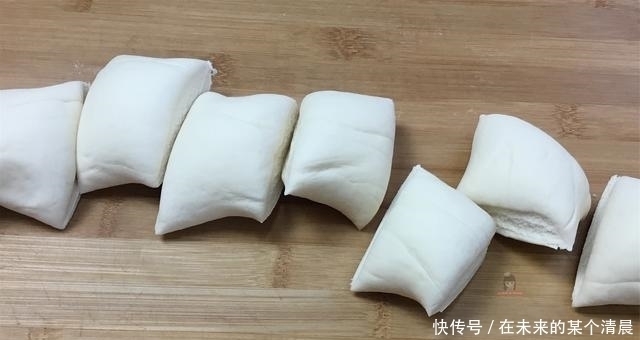 老阿姨做馒头，只放酵母就错了，教你正确做法，馒头又香又软