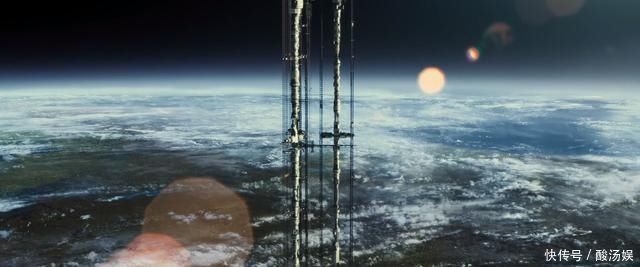 一片羽毛从太空扔下,它是会被烧毁,还是慢悠悠飘到地上