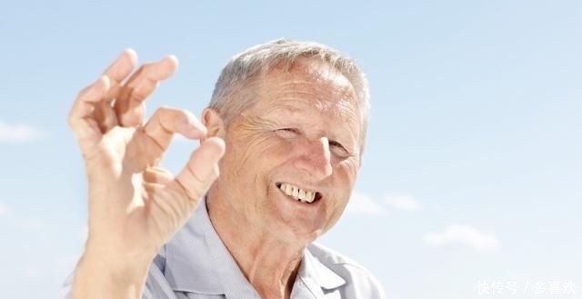 美国研究:长寿关键因素,与烟酒无关,也不是运动,就简单2个字