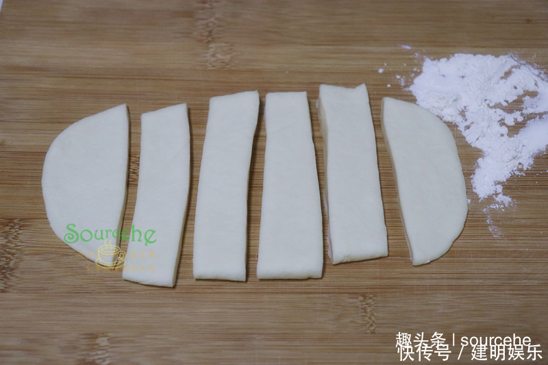 油条新做法,比油饼还简单,酥酥脆脆越吃越香,放5天不回软