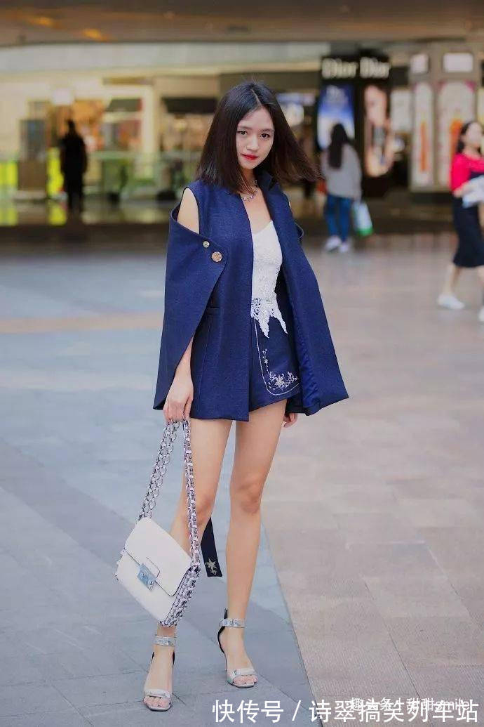 半裙 美女脚上搭配上一双优雅的高跟凉鞋,给人一种十分浪漫的气息