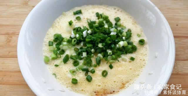 杂粮|婆婆做鸡蛋饼不用面粉,3分钟出锅,外酥里嫩,比杂粮煎饼还好吃