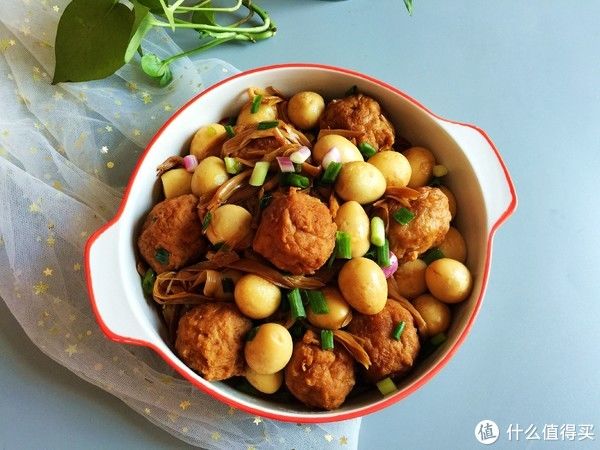 黄花菜|苦夏没胃口，这一道菜可常吃，营养丰富易消化，焖一焖上桌可香了