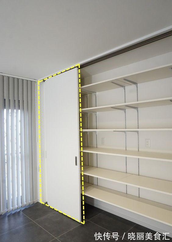 置物墙|做收纳不用柜子,整面置物墙外加滑轨门,个性不占地,少花几千块