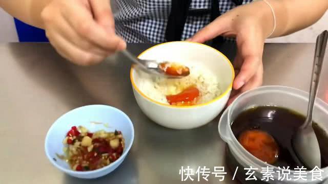 鸡蛋又出新吃法，蛋黄腌在酱油里，10天后比咸鸭蛋还下饭！