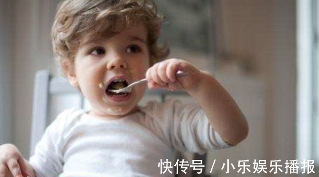 磨牙棒|医生劝诫:此物不给孩子吃,发育慢出牙晚,别当坏毛病,都是教训