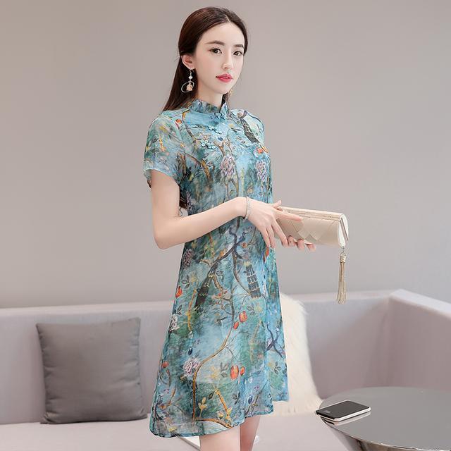 刺绣 秀丽改良版旗袍,尽显东方女性优雅韵味