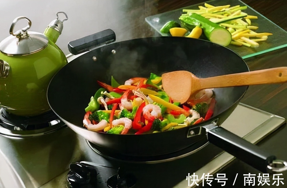 去皮|吃姜不去皮,吃错害自己吃生姜“去皮不去皮”,还有这么大差距