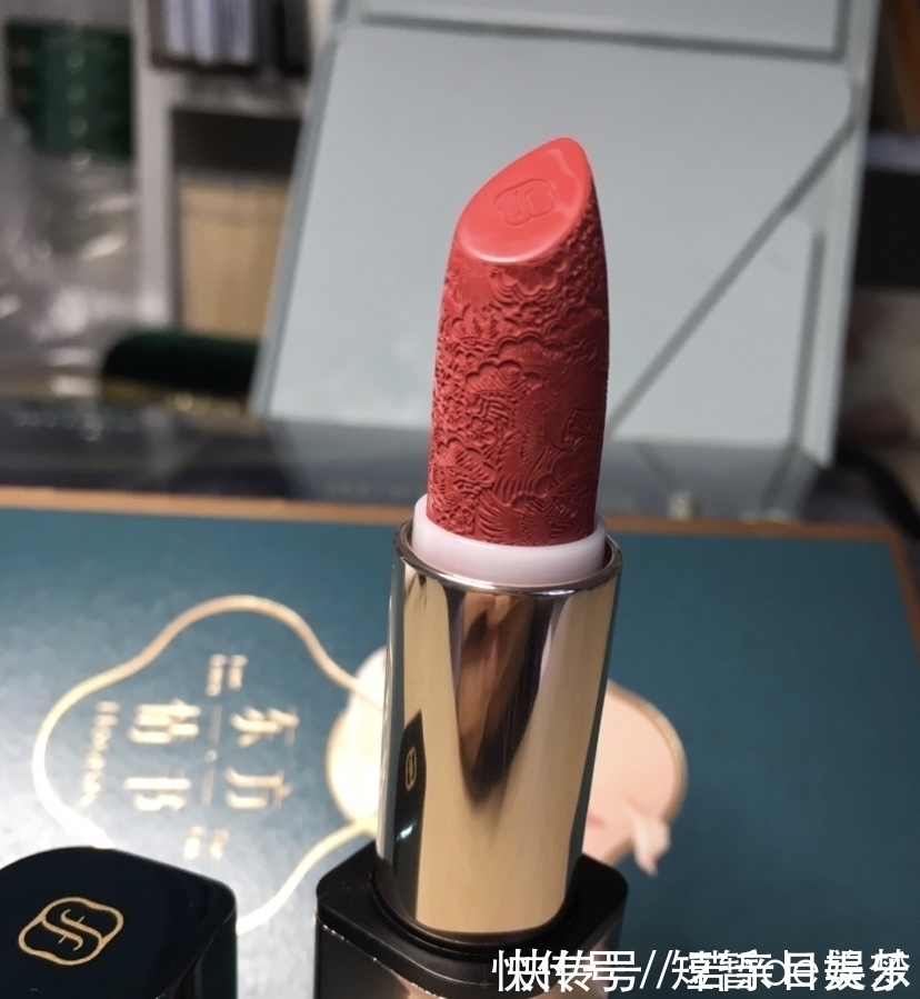 口红 “国货之光”花西子散粉遭吐槽,这几支口红却意外受到好评