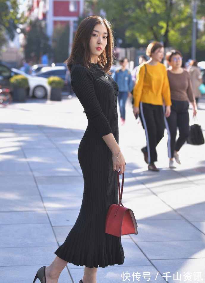 风情|姐姐穿的很魅惑,黑色针织长裙直到脚踝,一直掩盖不住的风情