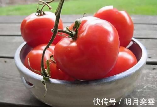 西红柿塞冰箱容易软烂，学会这招，放多久都行，买多了也不用担心