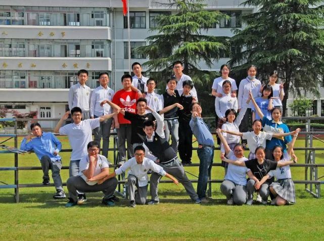 创意|恰同学少年！沪16区幼儿园、中小学创意毕业照来了