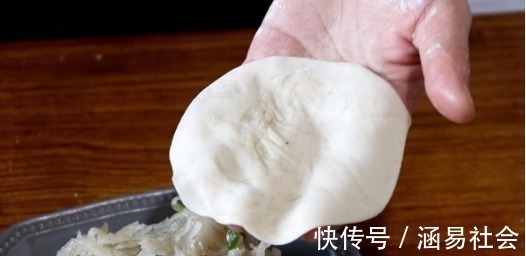 花椒粒|一碗面粉，2个萝卜，教你做好吃的萝卜丝饼，爱吃萝卜的快收藏