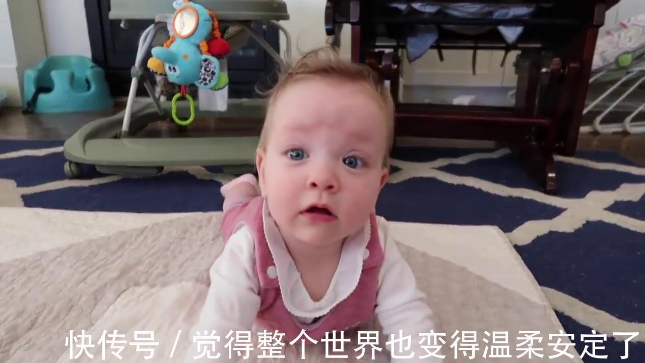 宝妈|5胞胎在客厅等妈妈给自己冲奶粉,一个个张望的小脑袋,太可爱