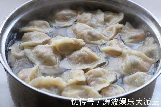 搅拌均匀|除夕又吃猪肉饺子我家最爱此素馅饺子,不油腻还便宜