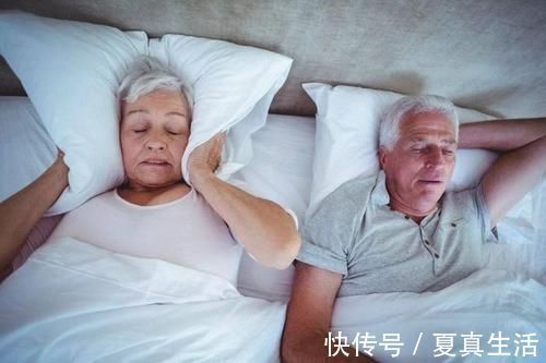 老年人|老人失眠半年，助眠药物也无法缓解，医生：她忽视了一个重要因素