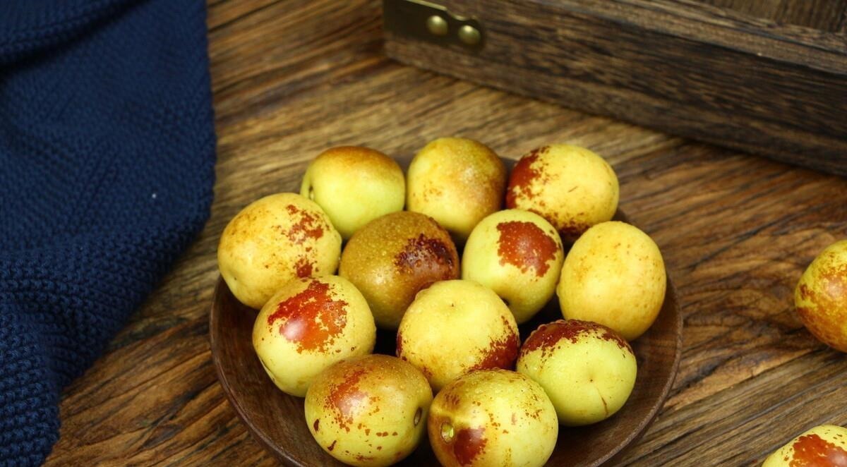 维生素C是苹果的60倍，看着不起眼的一道水果，蒸来吃太香了