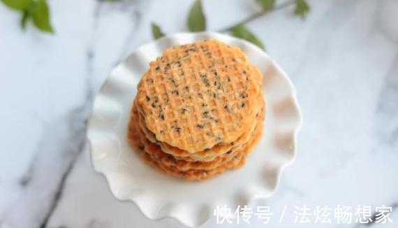 芝麻|平底锅就能搞定的芝麻薄脆饼，做法一看就会，吃一口就上瘾