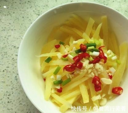 明天早餐吃什么如果还没想好,不妨在家试试这个土豆卷饼吧