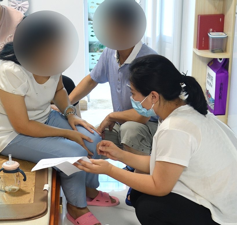 许莹|3岁女孩两岁前能走路，现在只会爬！妈妈：天都塌了