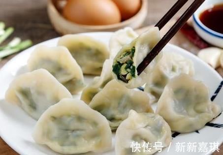饺子|煮冻饺子,最忌开水下锅,饭店大厨:掌握3点,饺子鲜香不破皮